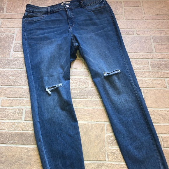 Refuge plus Size Jegging NWT Raw Hem Distressed - Picture 2 of 3